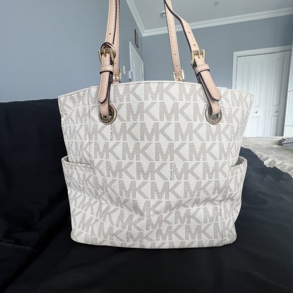 Michael Kors Monogram Jet Set Saffiano Leather Tote - Picture 5 of 11